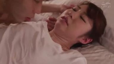 普通のマッサージ師が胸チラしながら無理やりレイプ変態男性客に襲われるのthumbnail