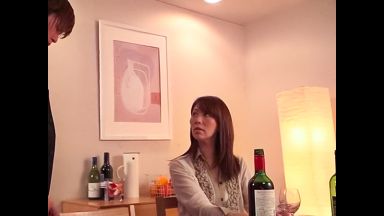 【欲求不満淫乱熟女】「お願いこのまま…♡」ムラムラが収まらない痴女系人妻！年下の部下とラブラブ浮気生ハメセックス！のthumbnail