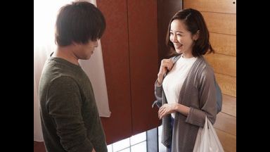 『ウチ…家庭内別居だもん…』久々に再会した幼馴染の美女人妻…お互いの夫婦間ではセックスレスな二人が友達以上、不倫未満に…のthumbnail