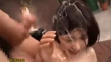 爆乳お姉さんがとんでもない量の精子をぶっかけられてキャーキャー叫んじゃうのthumbnail