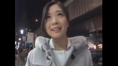 仕事休憩中のスタイル抜群の看護師さんをナンパし白衣着せたままパイパンに中出し♥のthumbnail