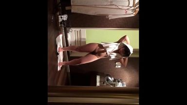 【不倫】不倫カップルのセックスを盗撮♪熟女の風呂上りを見ちゃったらそりゃ興奮もするだろうってｗｗｗのthumbnail