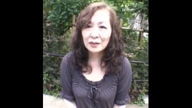 ♥孫が2人いる62歳お婆ちゃんは74歳の彼がいるけどおマンコは全然満足できないから…まだまだ女なのよのthumbnail