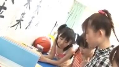 JSみたいなフリした疑似ロリ女子たちとショタくんのガキセックスが結構エロいのthumbnail