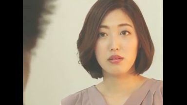 ！旦那Bossに命令されて妻に「すまない…ヌードモデルをしてくれないか…」そのまま寝取られて愛妻のおPussyが汚されていくのthumbnail