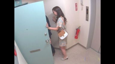 【連れ込み】相席居酒屋でナンパした三十路美魔女美女人妻を自宅お持ち帰り！夫を裏切り不倫してしまうエロ浮気妻を盗撮隠し撮り！のthumbnail