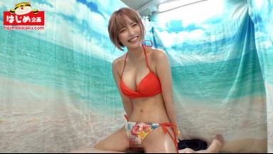 【百永さりな】笑顔が可愛い水着GALが美乳揺らして密着オイル素股チャレンジ！早く入れたい？我慢の限界？のthumbnail