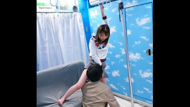 【痴漢ゲーム】吊り革持ったまま、エロ尻に、ナマ肉棒を擦られて… 出しちゃいけない声を出し、罰ゲームで、中出しアクメ…のthumbnail