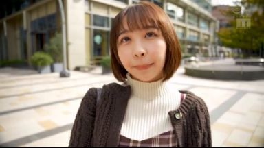 【宍戸里帆】＜美少女×デビュー作＞インテリでゆるカワな不思議ちゃんの現役女子大生20歳が笑顔の天使AVデビューのthumbnail