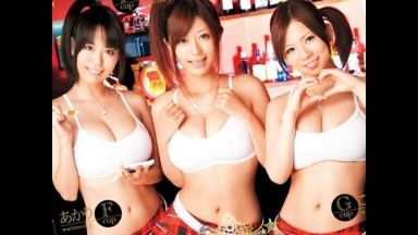 【大きなおっぱいを揺らす巨乳美女達が♥】ハミ乳を見せつけ誘惑する美痴女店員3人に勃起がバレてしまい肉棒を挟まれて。。。のthumbnail