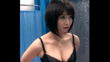 ♥「えっブラも脱ぐの…？」パンツも脱がされ膣に内視鏡挿入…変態健康診断でおまんこ触診…我慢しないでおしっこ出してねのthumbnail