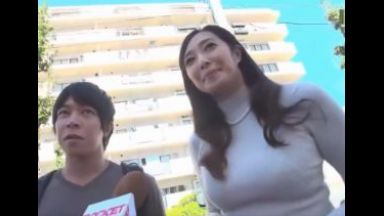 50超えなのに超キレイな美魔女熟女が賞金のために息子のチ〇ポをしゃぶってしまう・・・のthumbnail