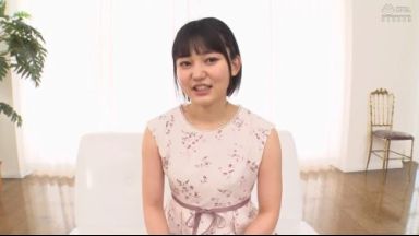 ＜18歳美少女×デビュー作＞「初めてで緊張します❤」某有名大学の美少女18歳がAVデビューのthumbnail