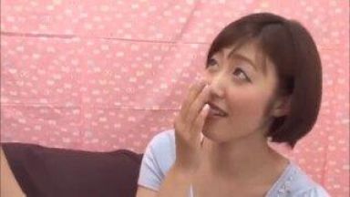 【人妻ナンパ】こんなセクシーなお姉さんの前でチンポしごいていいんですか？！自然とチンポがムクムクとなって…のthumbnail
