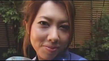 【熟女｜風間ゆみ】「もう・・どこ見てんのよ・・・」豊満ナイスバディ熟女が浴衣姿で男を誘惑して花火をするのthumbnail