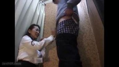 【盗撮】試着室の中に不自然に入る男女…一体何をするかと思いきや…のthumbnail