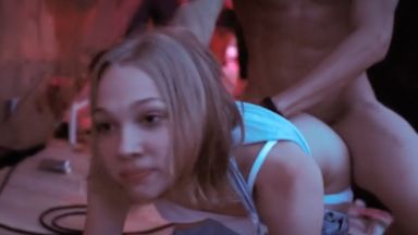 ナイトクラブでセックスする映画のワンシーンがコチラｗｗｗのthumbnail