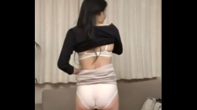 ♡四十路人妻のスケスケ美尻に中出し「奥さん、僕とこのまま久しぶりのSEXしませんか？♡」のthumbnail