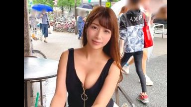 【素人ナンパ】妖艶美魔女なモデル級美乳人妻を変態男が鬼畜ハメ撮り！濃厚ハメ撮りセックスして悶絶絶頂!のthumbnail