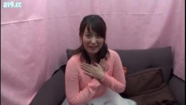 ＜素人妻×中出し＞素人妻を街でナンパし賞金を渡して無断中出しｗのthumbnail