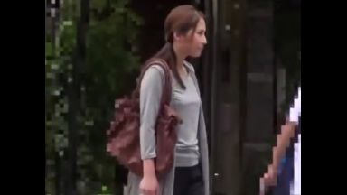 ♡買い物帰りの人妻ナンパ「奥さん…フェラしませんか？…えっ♡」三十路のチンポ日照り人妻は愛液濡らして淫乱ちんぽしゃぶりのthumbnail