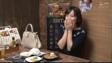 【人妻ナンパ】「わたしは旦那とご無沙汰なので、溜まりますよ♡」一人飲みしている欲求不満素人妻と心も体も意気投合！のthumbnail