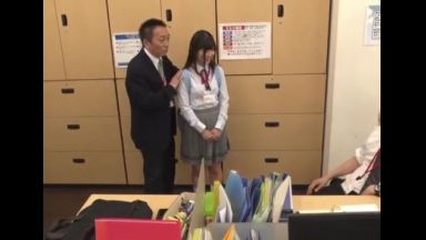 ♪セクハラ♪「営業職になりたくて･･･!」純真JKがいきなりクレーム処理現場にに連れて行かれ現場の厳しさ（?）を知ることに･･･!!のthumbnail