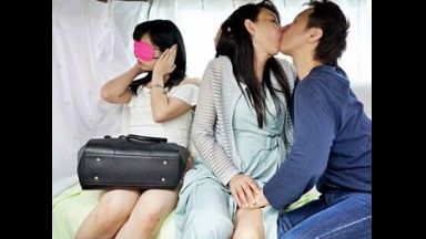 母娘をナンパしてホテルで3P中出しセックス個人撮影！娘の前でフェラから生挿入で超絶イキ姿をお披露目のthumbnail