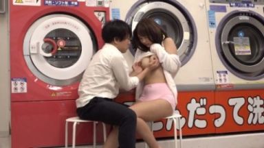《エロ動画×お姉さん･痴女》可愛い顔したお姉さんの正体はド変態な痴女だった僕の肉棒を欲情のままに握りしめ快楽を貪り尽くす衝撃の昼下がりのthumbnail