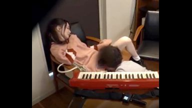 【素人 流出】有名音大のスレンダー女子が、音楽講師と、ウブで、経験少ないお嬢様ま○こに、高速ピストンされる、生ハメ性交…のthumbnail
