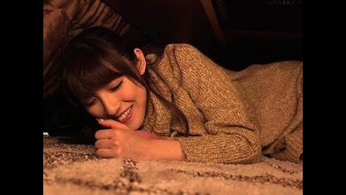 【NTR】こたつの中でお兄ちゃんの彼女の秘部を弄り欲情!!喘ぎ声が出ないように我慢していたらま〇こびしょ濡れになりそのままセックスへのthumbnail