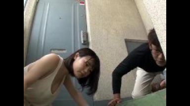 ボブヘアの巨乳人妻がパイズリ手コキフェラ抜きでご奉仕させられる人妻レイプ寝取られレイプのthumbnail