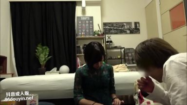 サブカル系女子でメガネっ子ボブヘア美大に通う素人ナンパで捕まえたJDとの素人ハメ撮りエッチ盗撮隠し撮りのthumbnail