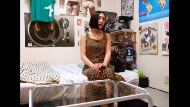 ☆人妻ナンパ☆　３９歳だという上品でエレガントな高身長モデル体型のとってもキレイな美人奥さまがとびきりスケベな淫乱メス犬に豹変！浮気はダメだと分かっていながらも旦那さんが店長をしてるカラオケ屋でバイトをしてるイケメン大学生に恋をした欲求不満の人妻が魅せる平日午後の淫らな姿を見逃すな！のthumbnail