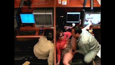 ネットカフェで行われる卑猥なセックス事情！掲示板で不倫相手を見つけ個室で着衣セックスする淫乱ビッチなエロ浮気妻！のthumbnail