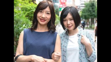 【母娘ナンパ】ロリ可愛い美少女と美魔女熟女母親を親子ナンパ！肉棒露出しオナニー見せつけ＆親子丼3P乱交でお母さんに中出し！のthumbnail