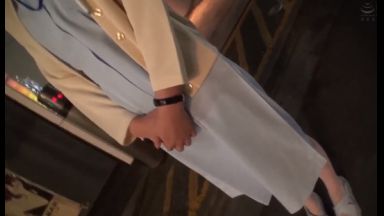 ♡24歳看護師ナンパ「5分ぐらいなら…♡」童貞君に中出しされるナースのおマンコ…白衣の天使で筆おろしのthumbnail