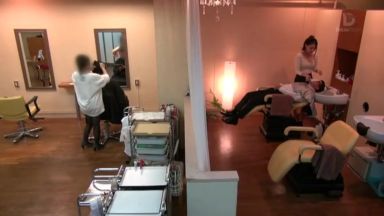 美容室でおちんちんのケアまでしてくれる超えちえち美容師のお姉さん乳首舐めパイズリ手コキフェラ抜きのthumbnail