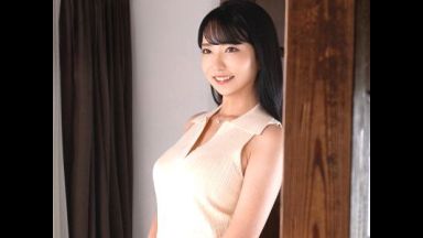 【人妻×初撮り】黒髪清楚で高身長美人な奥さんが非日常を味わいたいとAV出演！夫以外の男で大量潮吹きする敏感奥様の不倫撮影！のthumbnail