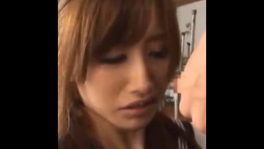 誰もいない教室で同級生のJKにちんこを押し付けてしゃぶらせるのthumbnail