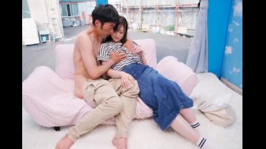 ☆人妻ナンパ☆　３０歳だという絶対に浮気なんてしそうにない清涼感あふれる真面目タイプの美人奥さまがとびきりスケベな淫乱メス犬に豹変！平日の昼下がり街中で声を掛けられて乗車したマジックミラー号で怒張した極太チ●ポを見せつけられて性的欲望が覚醒した女盛りのアラサー人妻が魅せる淫らな姿を見逃すな！のthumbnail