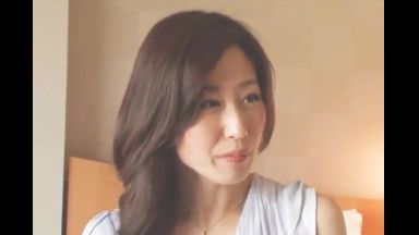 ♡清楚人妻の初体験「こんなに気持ちいいんですね…SEXって…精子が凄く温かいくて…♡」久しぶりにイキ狂う奥様のthumbnail