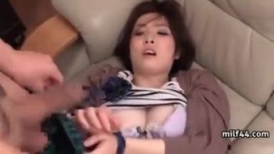 ショートカットヘア巨乳熟女妻を調教するドSな夫の生ハメ生中出しプレイのthumbnail