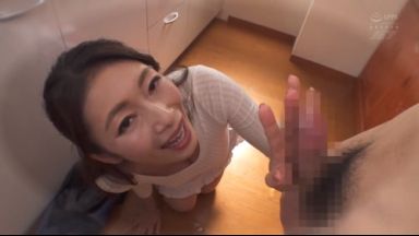 【小早川怜子】《エロ動画×人妻･痴女》近所の父子家庭に家事手伝いに行ったら性欲処理も頼まれ金玉が空になるまで精子噴出させた親子ｗのthumbnail