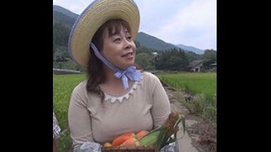 ♥50歳の農家のおばさんは絶倫…2本のチンポで連続中出し♥欲求不満で溜まった性欲は若くて反り返るチンポが欲しいの…のthumbnail