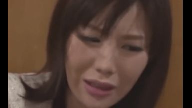 【森ななこ】お金を返せない美人熟女が身体で稼がされる!!フェラで嫌がるところに口内射精!!のthumbnail