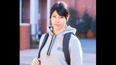 ！体育大学のガチムチ女子に草食virginity男子の筆おろしをお願い！締まり最高のキツキツPussyでcreampieさせてくれちゃうのthumbnail