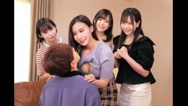 【素人】王様の命令は絶対！仲良し四人組の美人JDが童貞クンと人生初の王様ゲームに参加！のthumbnail