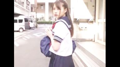 ♡女子高生が逆レイプ「何付いてきてるの？…来なさいよ犯してあげるから♡」公衆便所でチンポ咥える変態JKのthumbnail