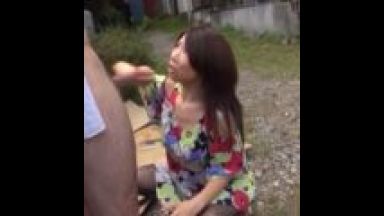 【篠田あゆみ】ザーメンをしっかり舌で味わえよ！野外で男にご奉仕・・ノーハンドフェラとパイズリで顔射のthumbnail